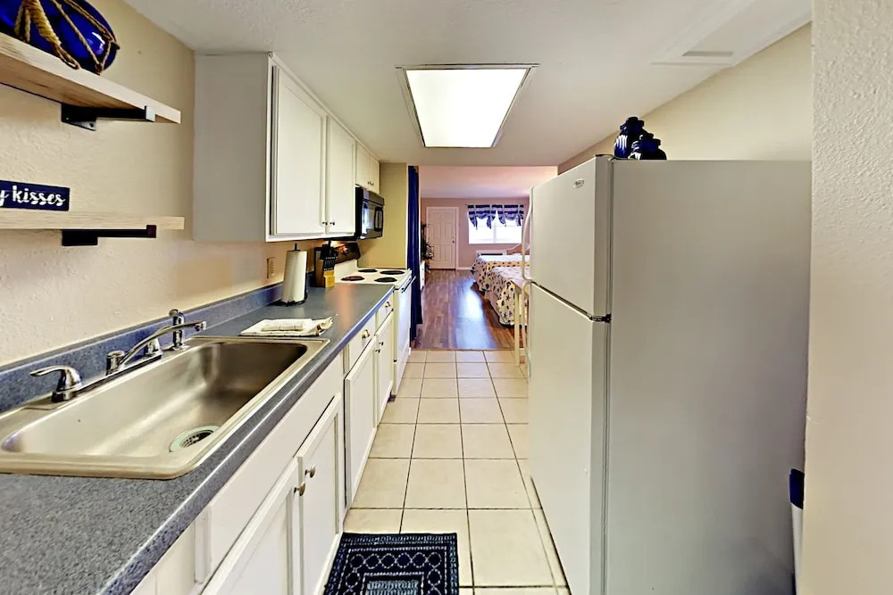 131 Seabreeze - One Bedroom Condo