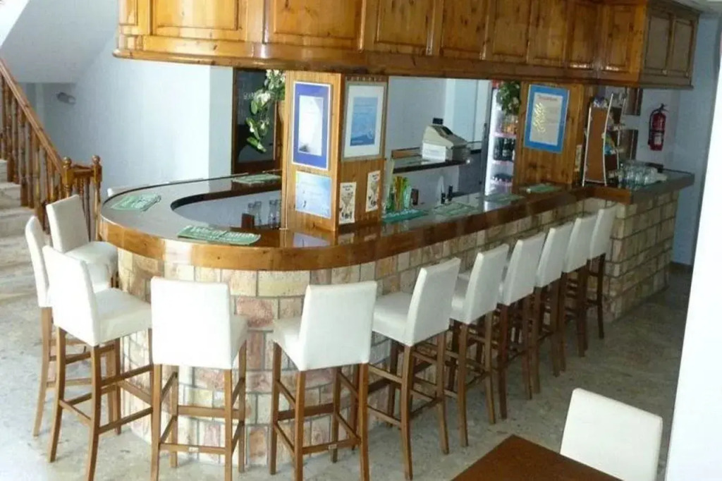 Kamari Bay Hotel
