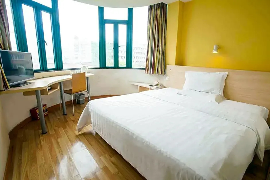 7 Days Inn Chongqing Changshoutaoyuan Walking Street Center Branch