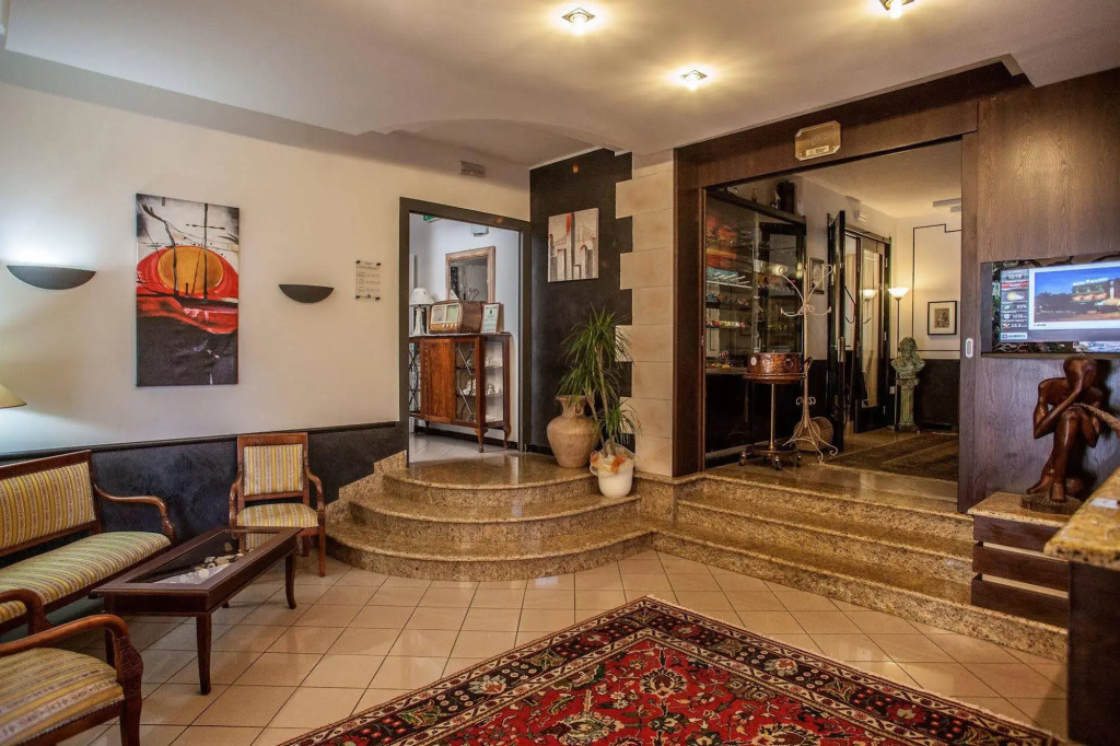 Mannu Hotel