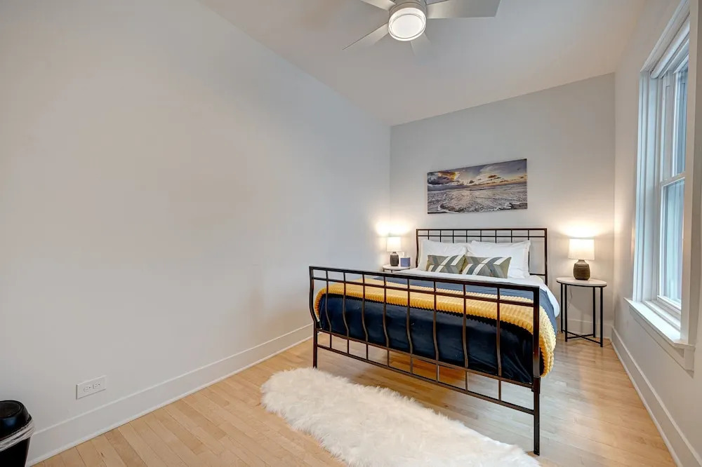 The Bagel Inn - Bright & Modern Wrigleyville 2 Bed by AllSet Turnover
