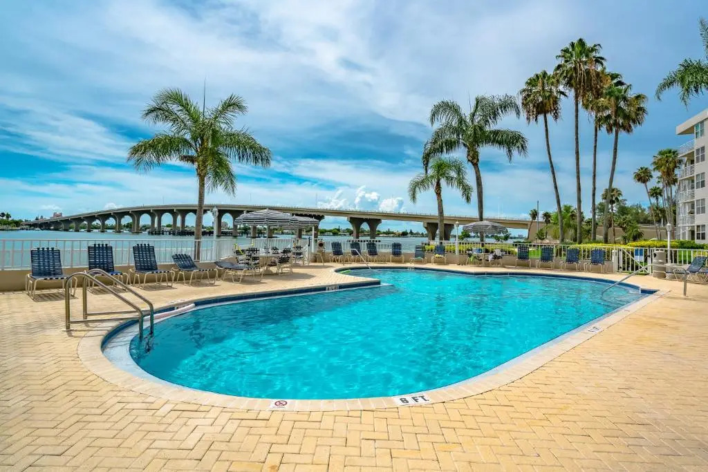 Bahia Vista 8-115