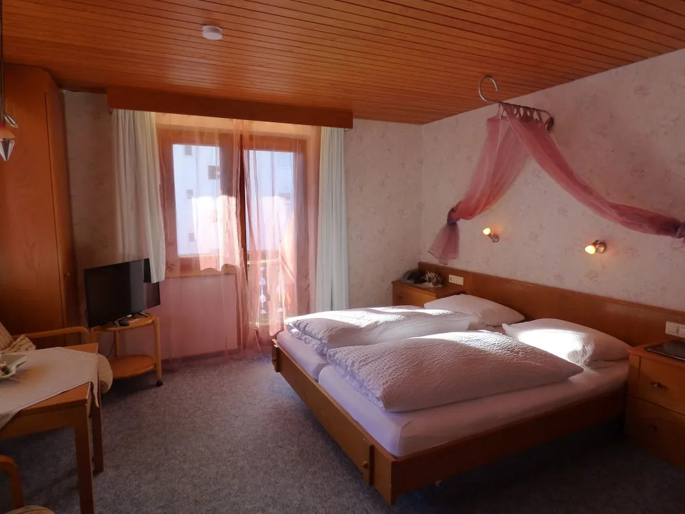 Atina Hotel
