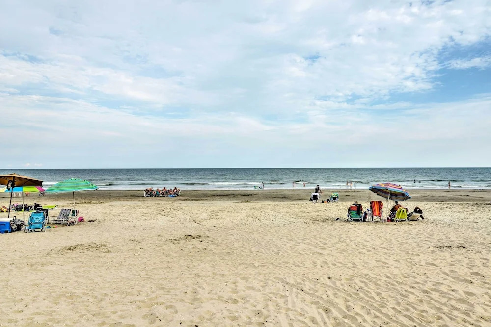 1 Mi to Apache Pier: Myrtle Beach Condo w/ Pool
