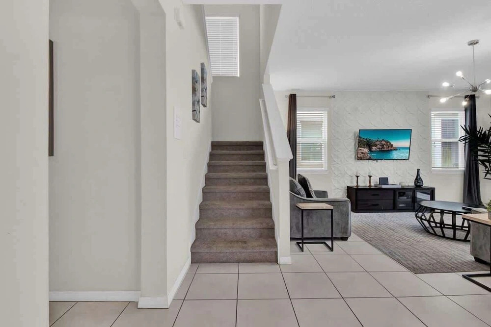 Chic 4BR With Pool, Game Room & Mickey Rooms