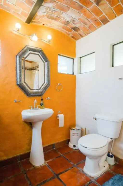 Be a Diva in the Queen's Suite at Inn Ajijic