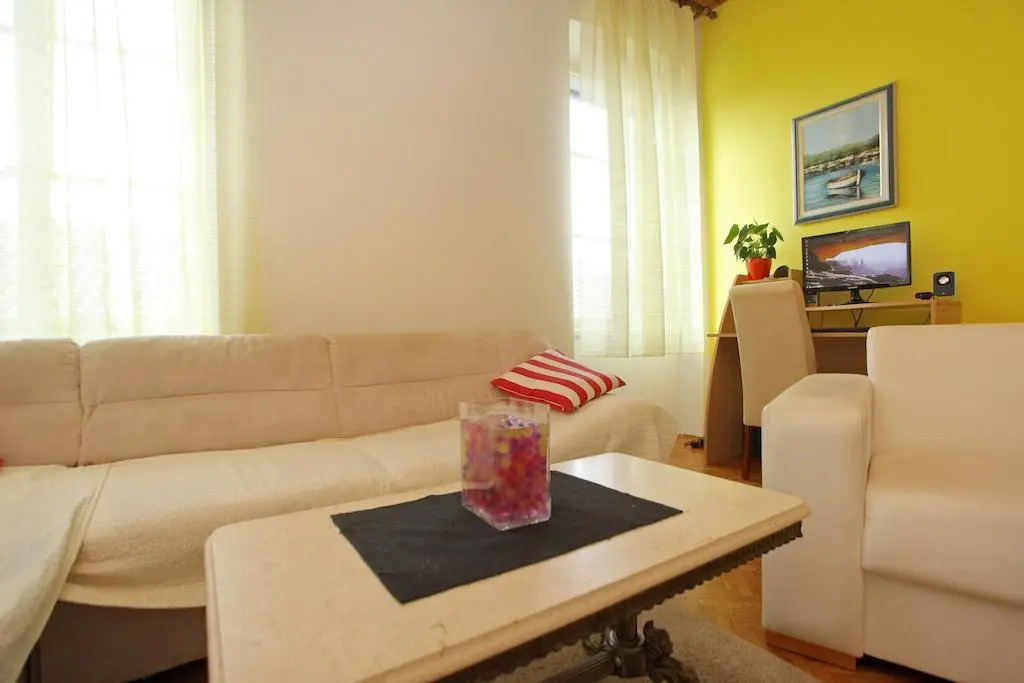 Funky Old Town Apartment