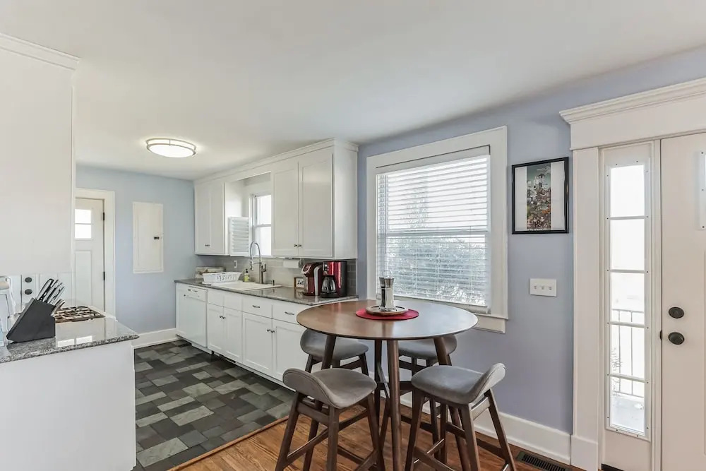 Bluebird Bungalow Chic Home, Quiet Neighborhood