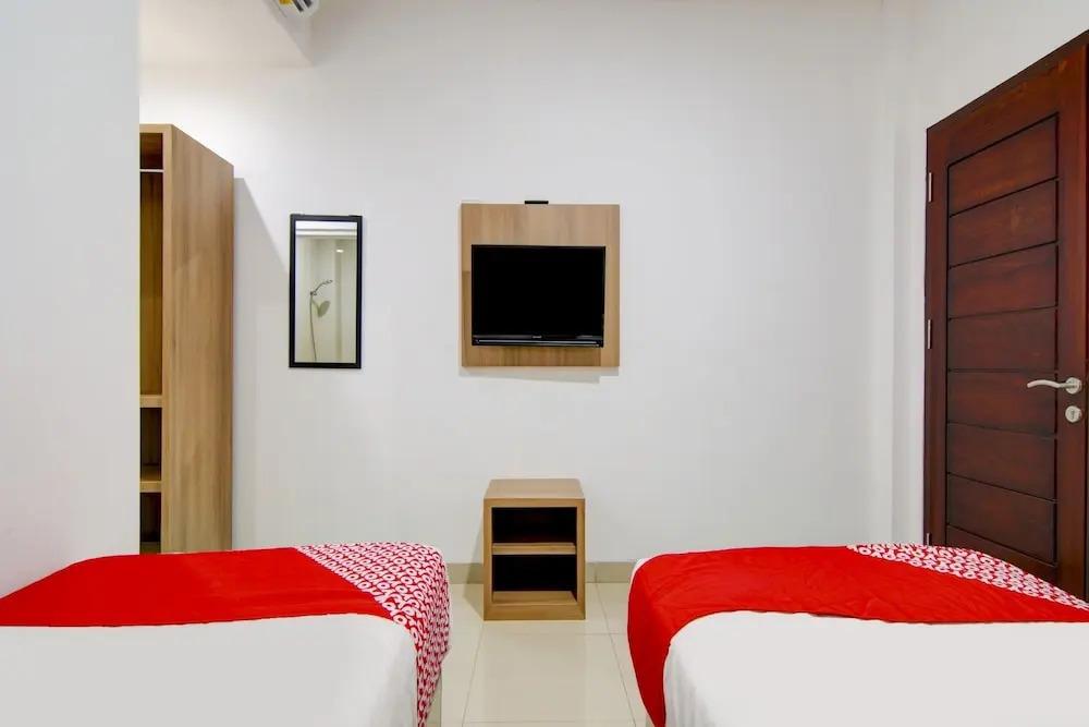 The Shine Residence by OYO Rooms