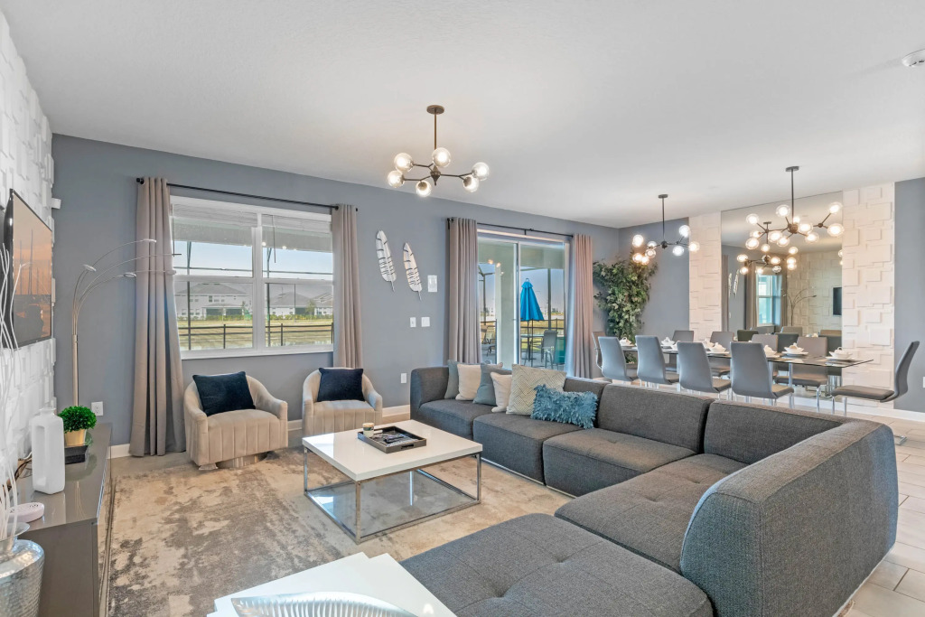 9 Bedrooms 5 Bathrooms Storey Lake 2885 Sc