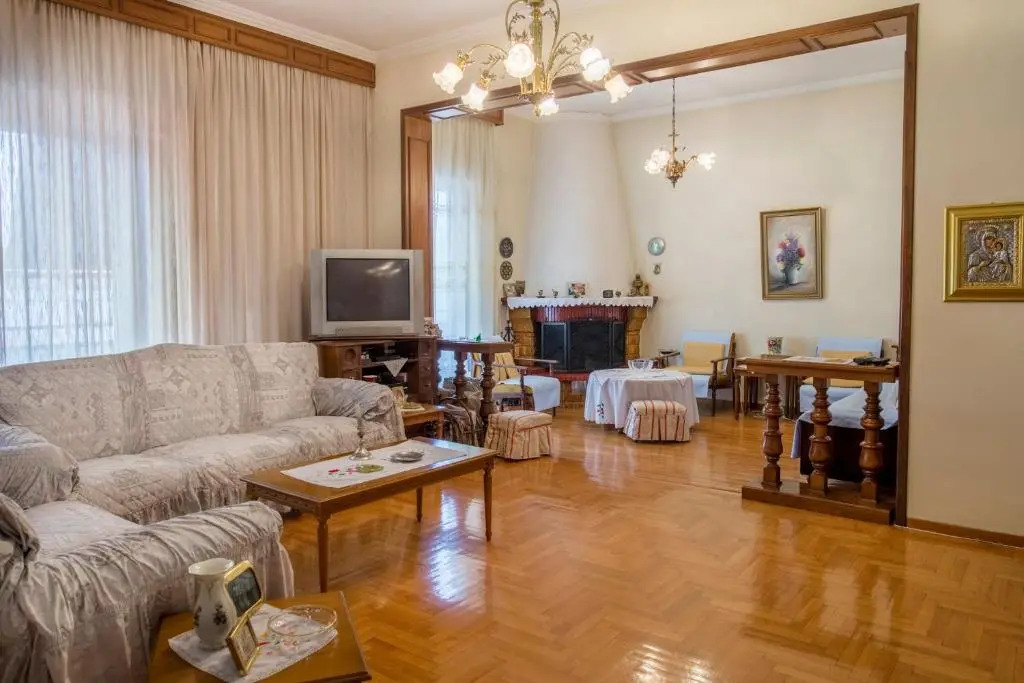 Apartment Βυρωνος