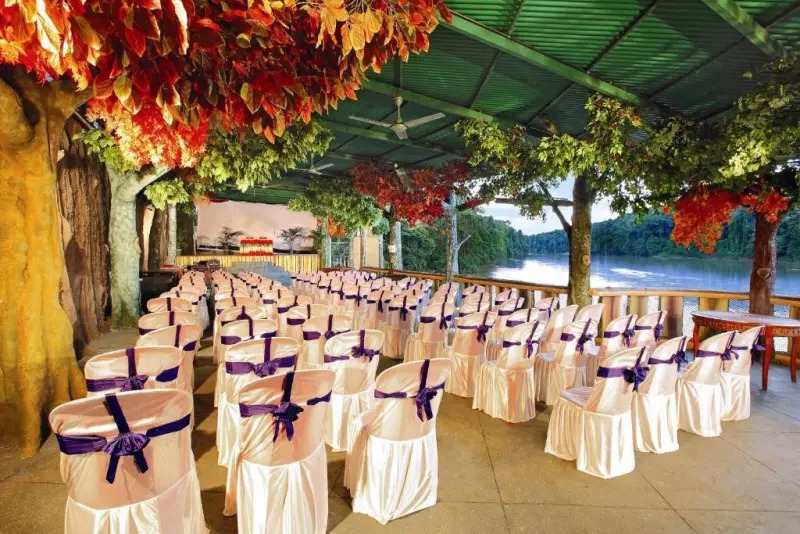 Emarald Resort