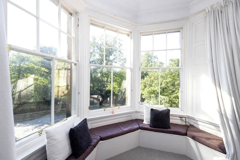 Delightful 3-bed Flat with Parking