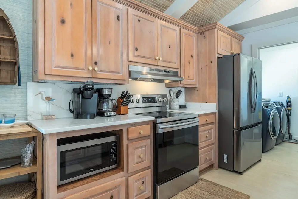 Feelin' Salty - 107 Quebec 4 Bedroom Home by RedAwning