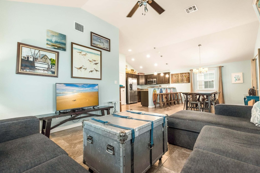 Boogie Board Bungalow - Pet Friendly! Private Pool! 2
