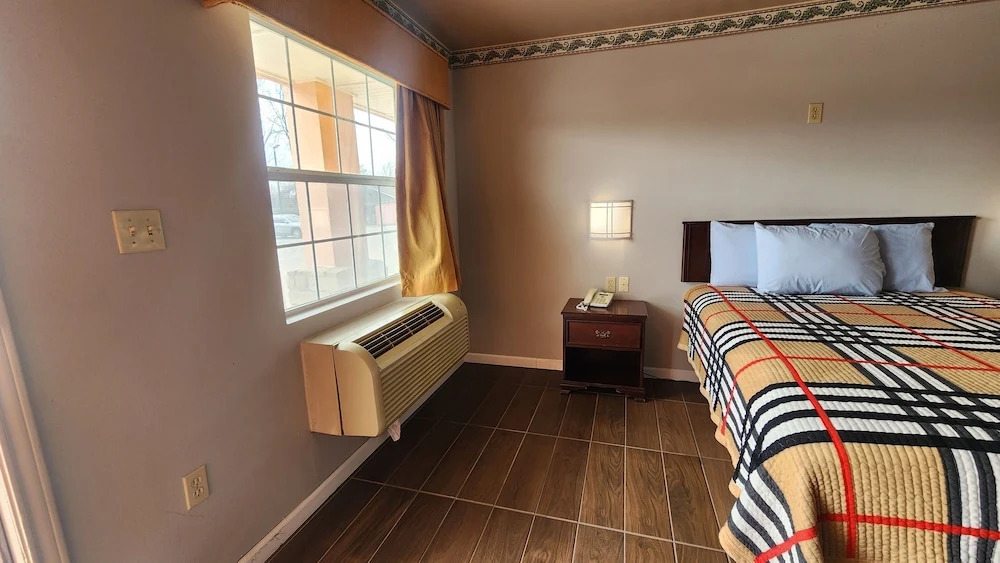 Benbrook Inn & Suites