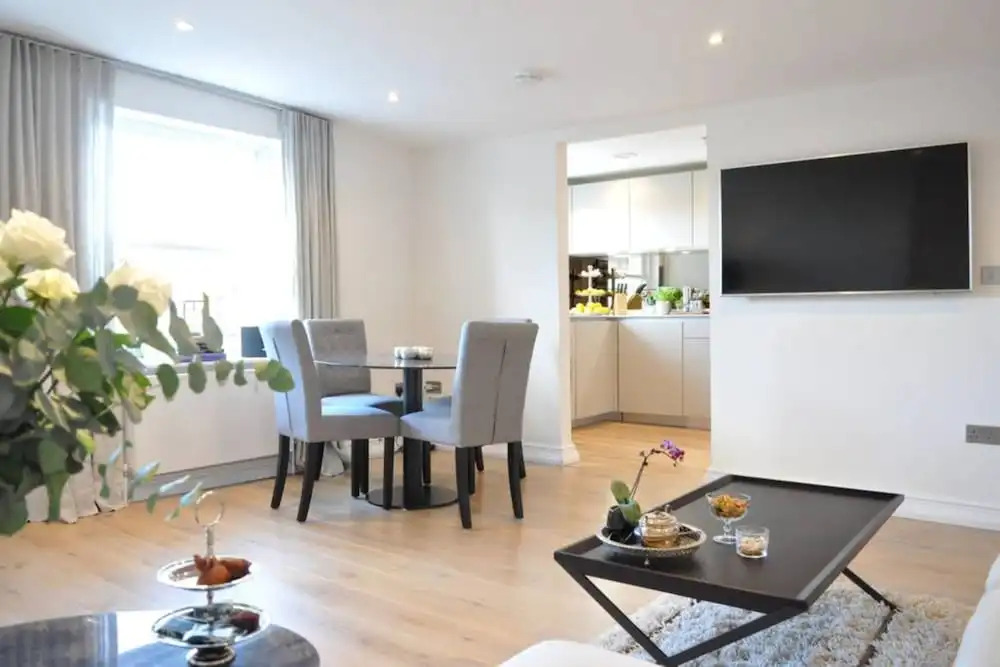 2 Bedroom 2 Storey Flat in Perfect Location
