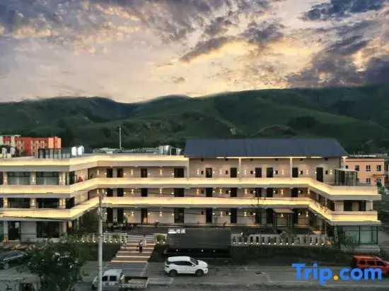 Yunyin Design | Panoramic Mountain View | Designer's Courtyard Luxury Boutique Hotel