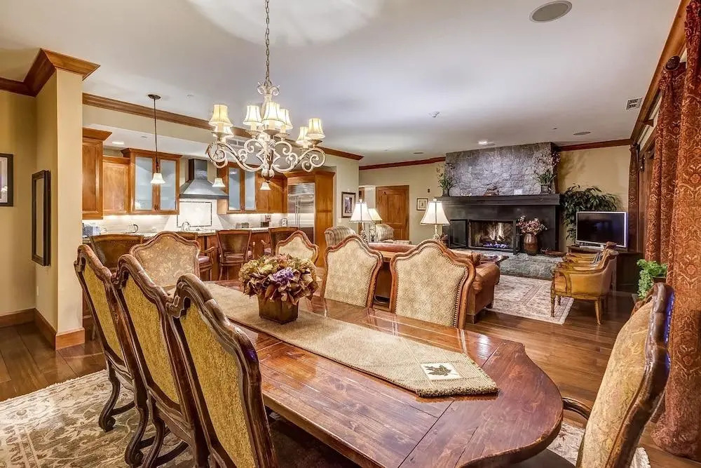 Hummingbird Retreat - Four Bedroom Townhome