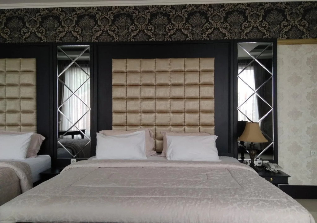 Liz Palace Inn