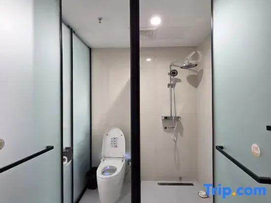 Kaibin Xiangju Hotel (Chengdu East Station Huaishudian Subway Station)