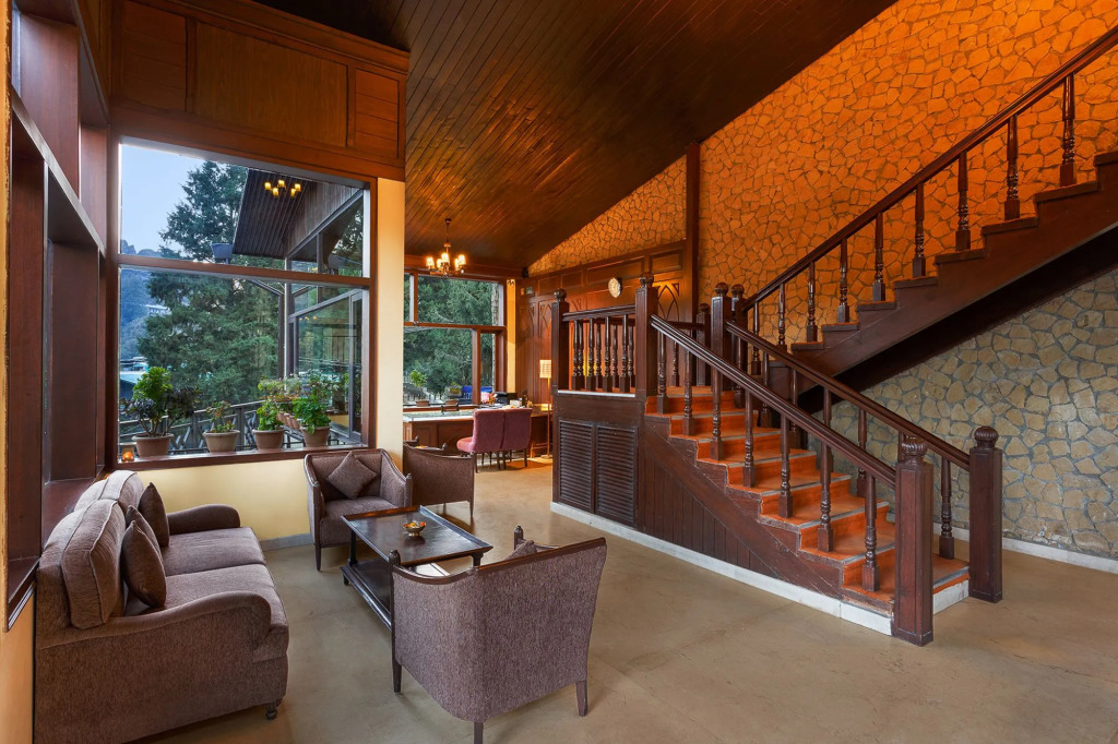 The Earl's Court, Nainital