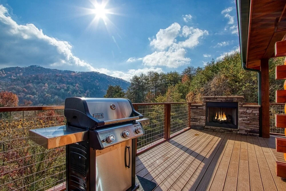 Ern805- Bearly Believe It! - Great Location! Close To Town And All The Action! 3 Bedroom Cabin by RedAwning