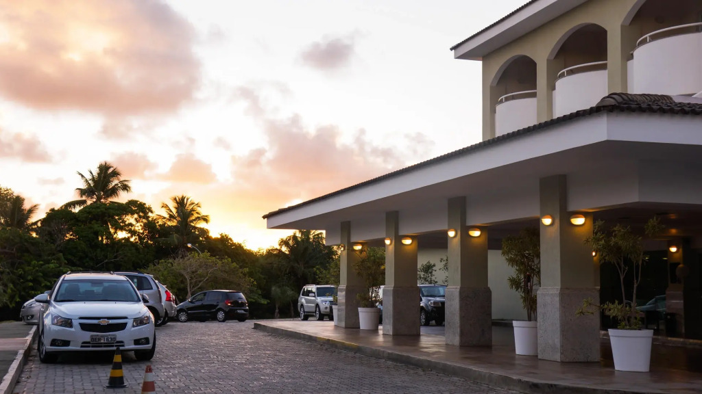 Bahia Plaza Hotel - Praia de Busca Vida - 8Km Aeroporto Salvador