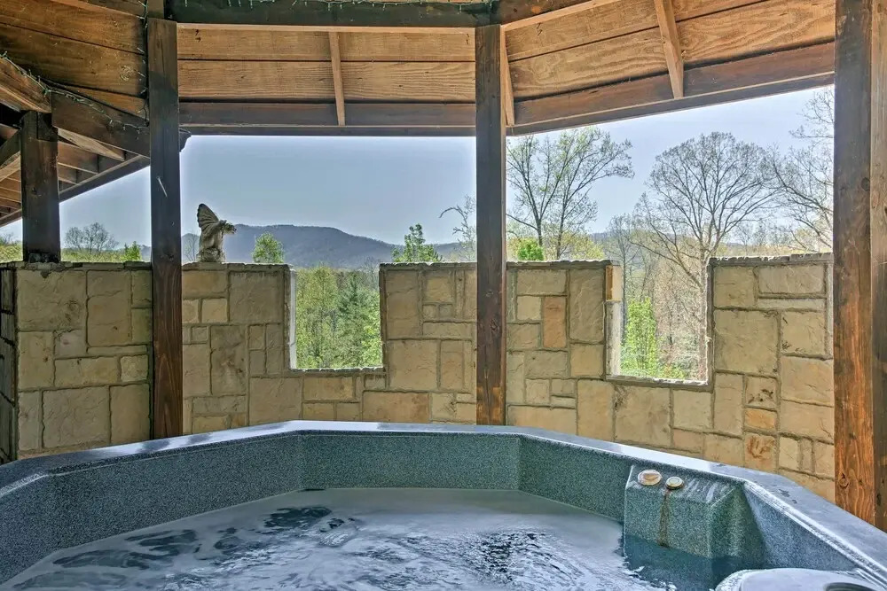 11 Mi to Dtwn: Murphy Gem w/ Hot Tub & Mtn Views!