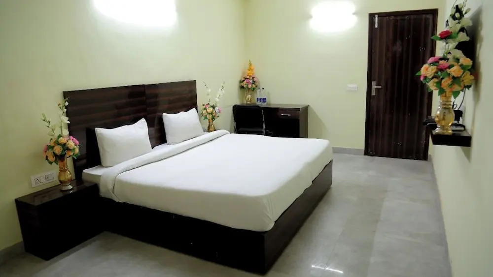 Liv In By Golden Plate