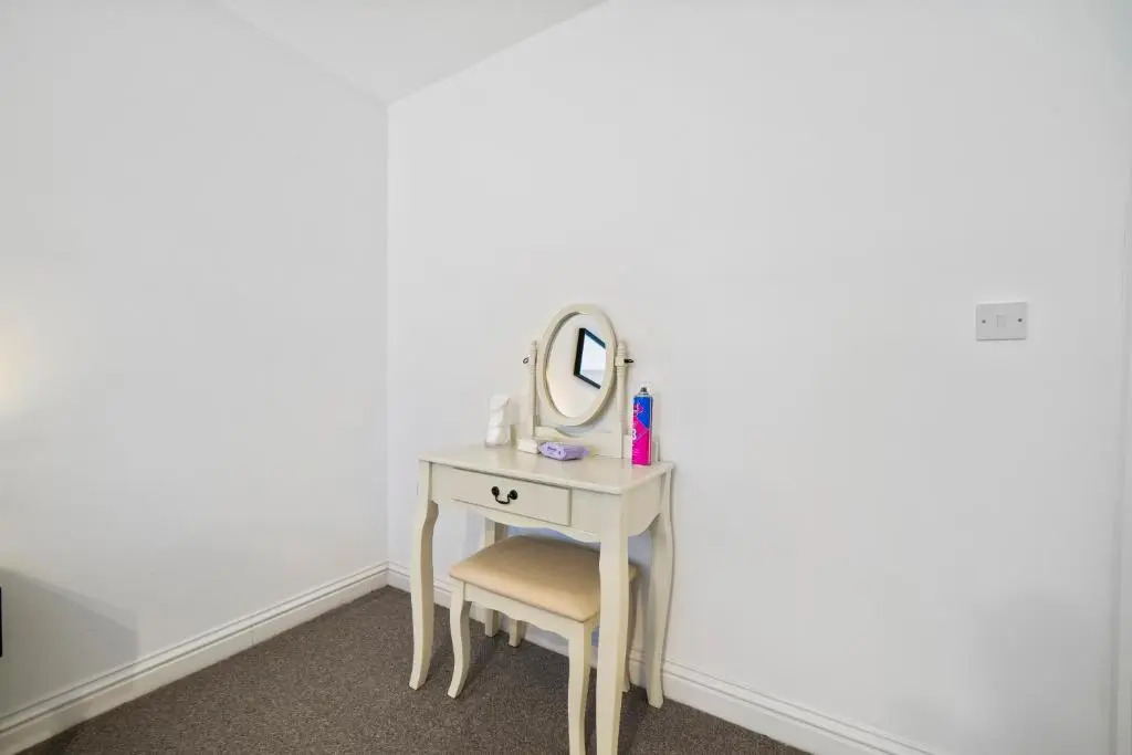 Village Hideaway 2 Bedroom Apartment North Cardiff