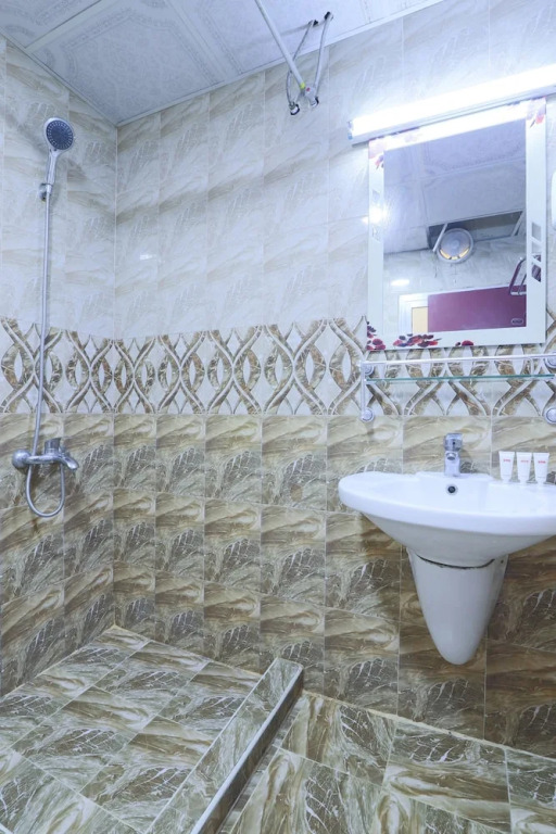 OYO 335 Remas Hotel Llc