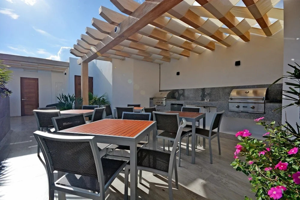 MAYAN MONK Suites