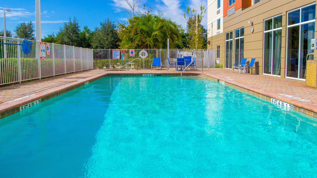Holiday Inn Express Hotel & Suites Palm Bay by IHG
