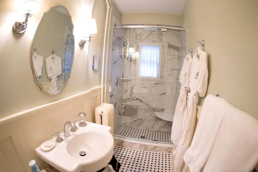 Pinecrest Bed & Breakfast