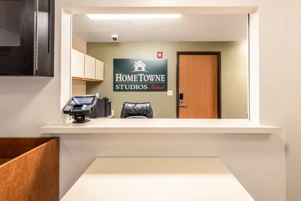 HomeTowne Studios by Red Roof Columbus