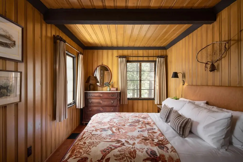 Holiday Lake Cabin by AvantStay