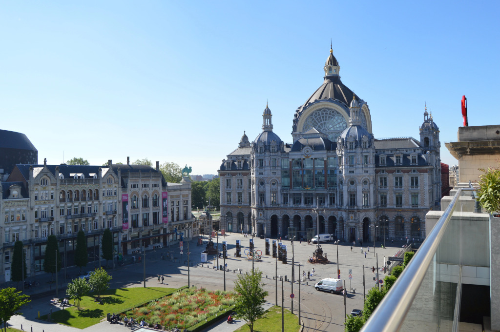 Отель Indigo Antwerp - City Centre, an IHG Hotel