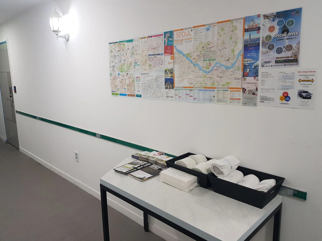 Roadhouse Shinchon - Hostel