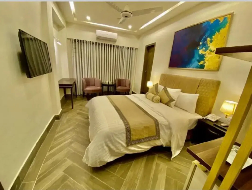 Sheltons Ambassador Hotel Blue Area