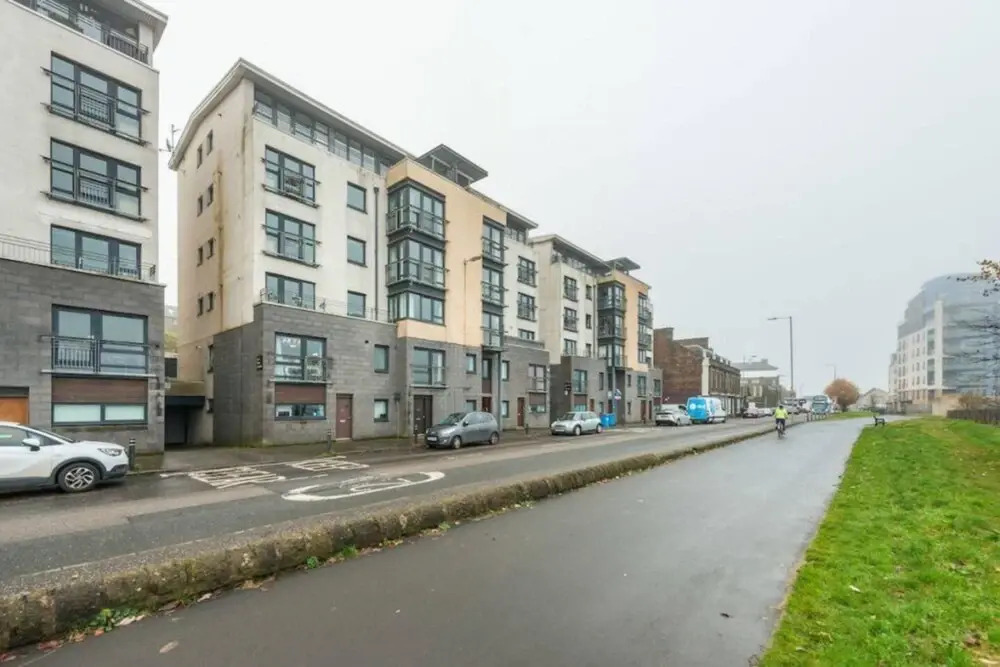 Elegant 4 Bedroom Maisonette Near Wardie Bay