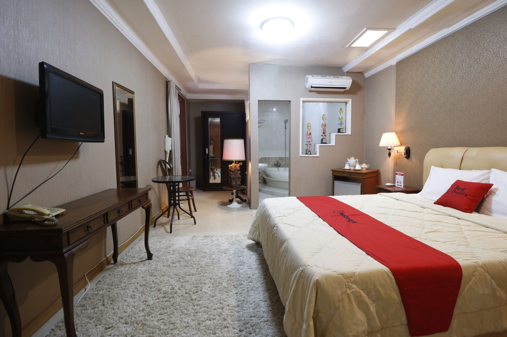 RedDoorz Plus @ Jalan Dharmawangsa