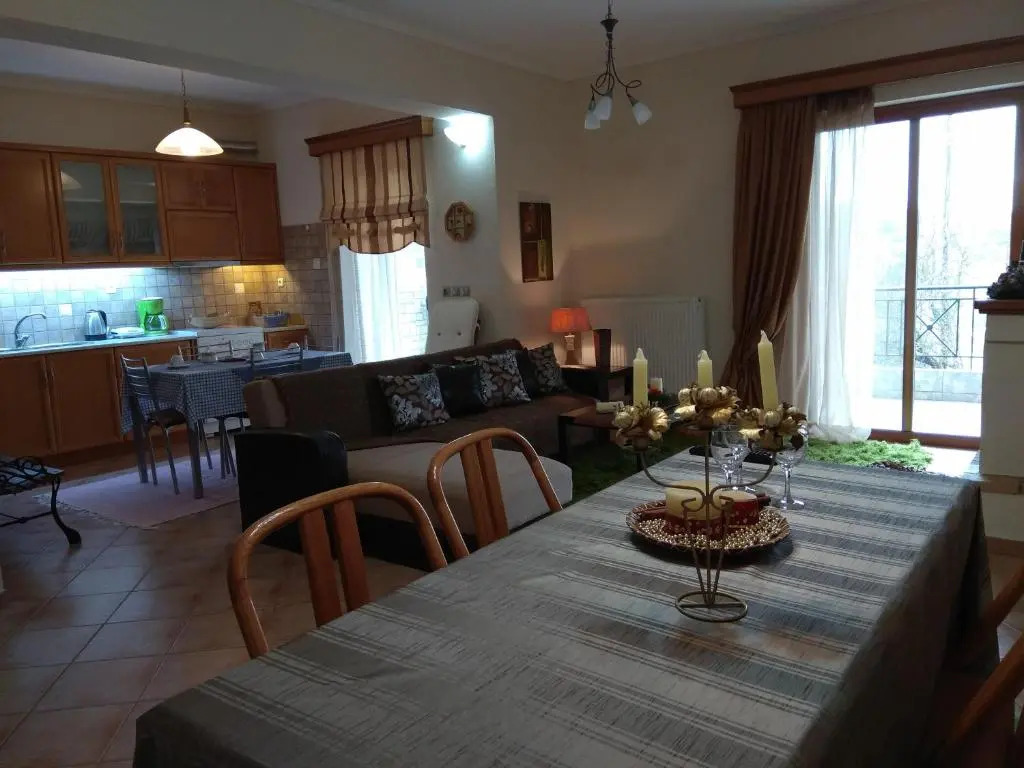 Mainades House