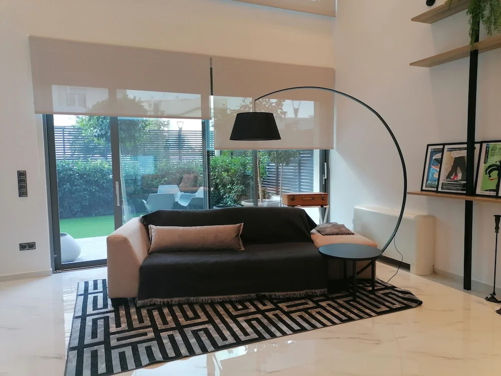 The Lop Athens Holidays Luxury Suites