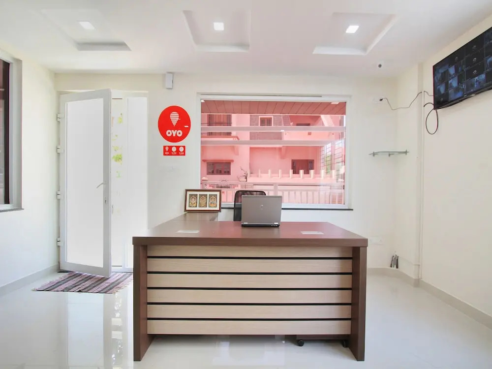 OYO 12465 SIRI Residency