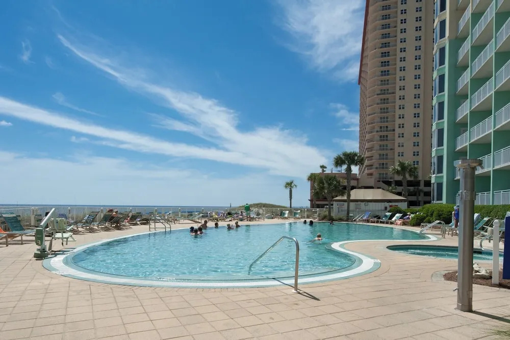 Brand New Throughout! Emerald Beach - Gulf Front! Sleeps 8