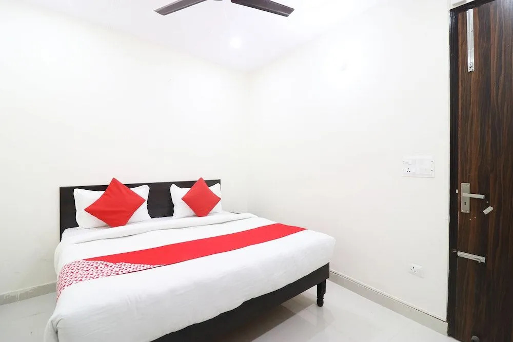 OYO 49097 Comfort Palace