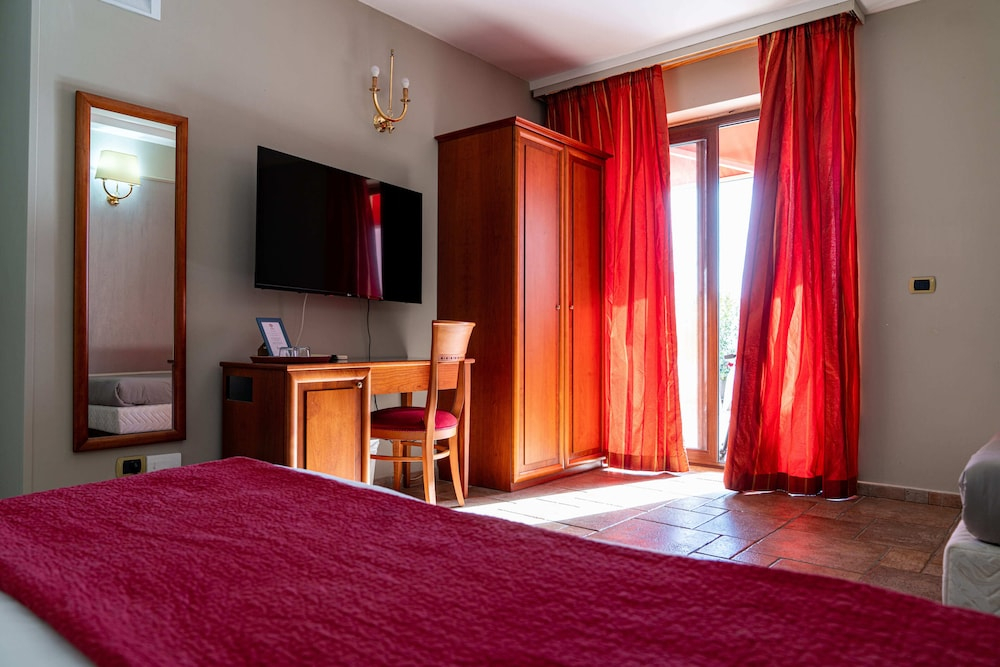 Malia Home