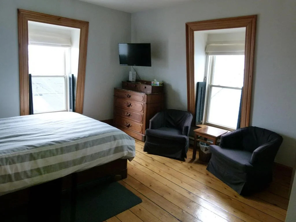 Sail Inn Lunenburg