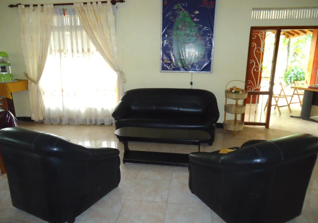 Lions Den Hotel